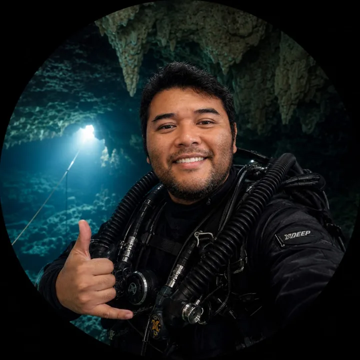 Dive Guide Adiel Villanueva